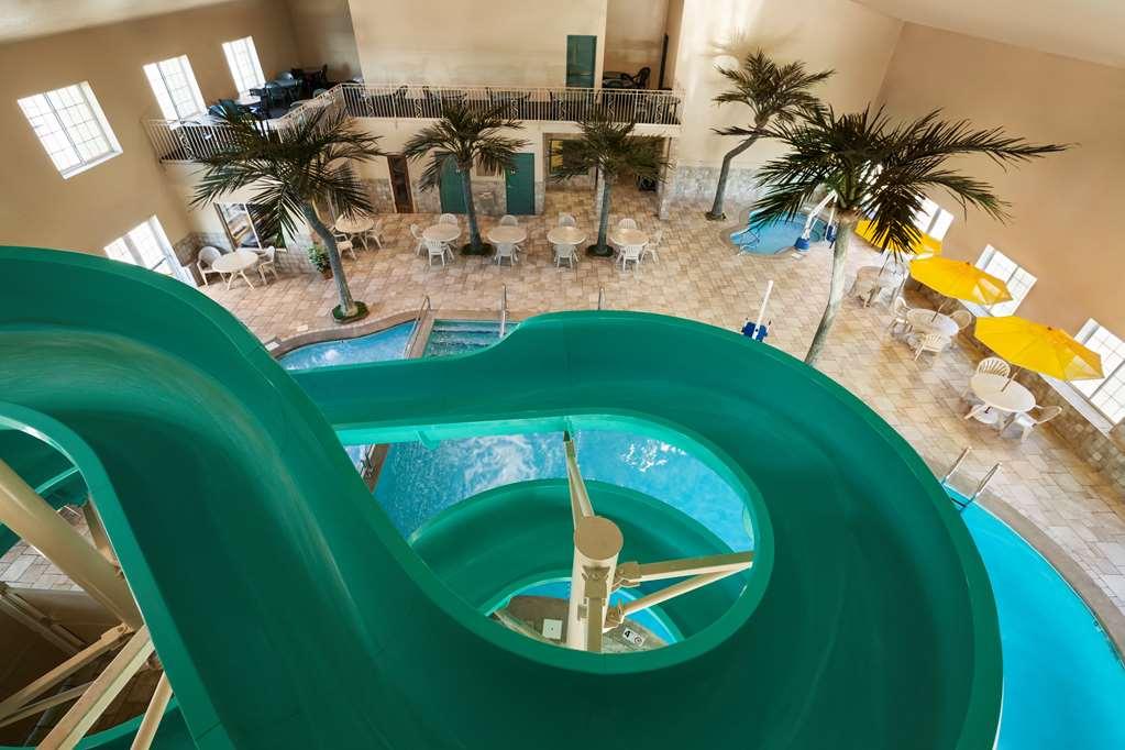 Country Inn & Suites By Radisson Bismarck Waterpark Bagian luar foto
