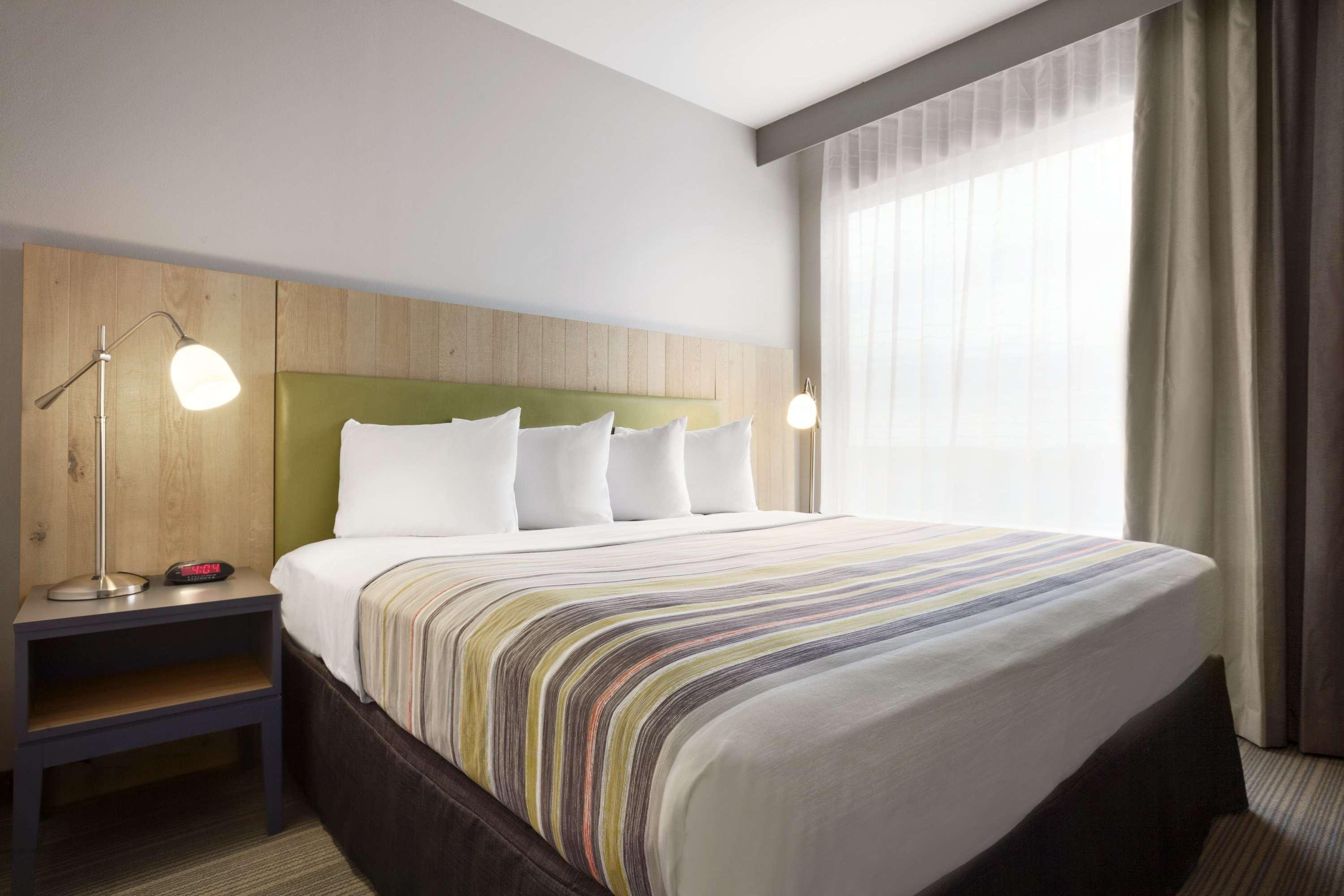 Country Inn & Suites By Radisson Bismarck Waterpark Bagian luar foto
