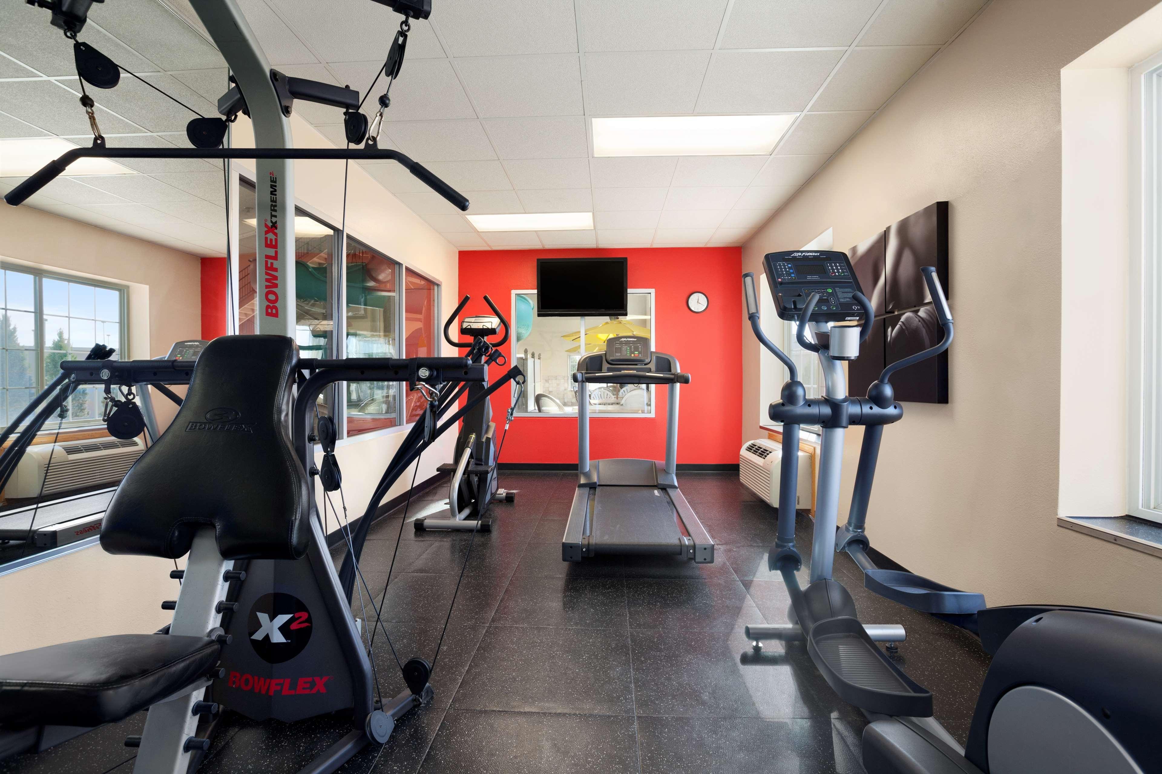 Country Inn & Suites By Radisson Bismarck Waterpark Bagian luar foto