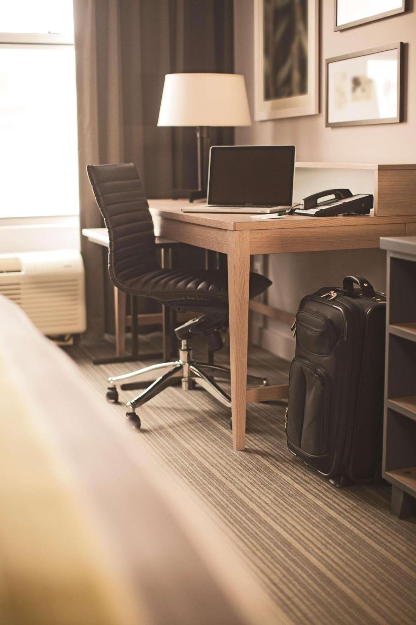 Country Inn & Suites By Radisson Bismarck Waterpark Bagian luar foto