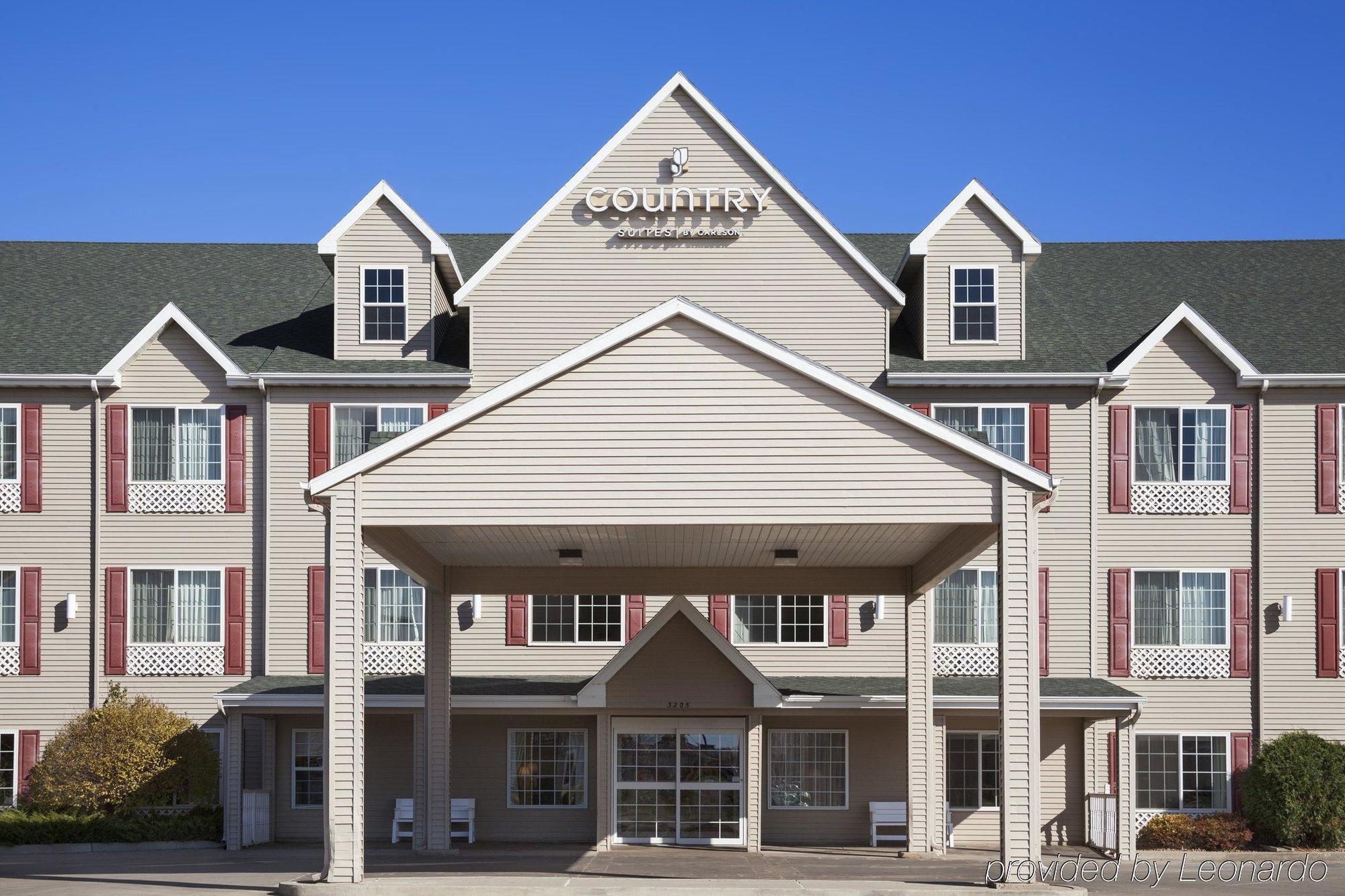 Country Inn & Suites By Radisson Bismarck Waterpark Bagian luar foto